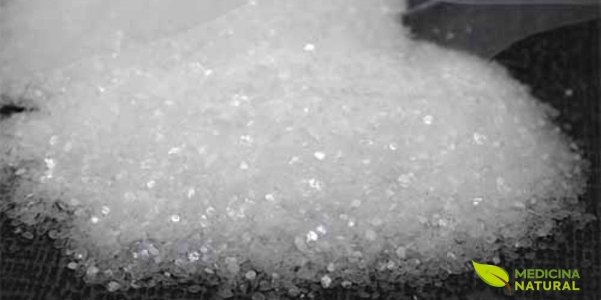 Cristais de ácido fumárico em sua forma pura.