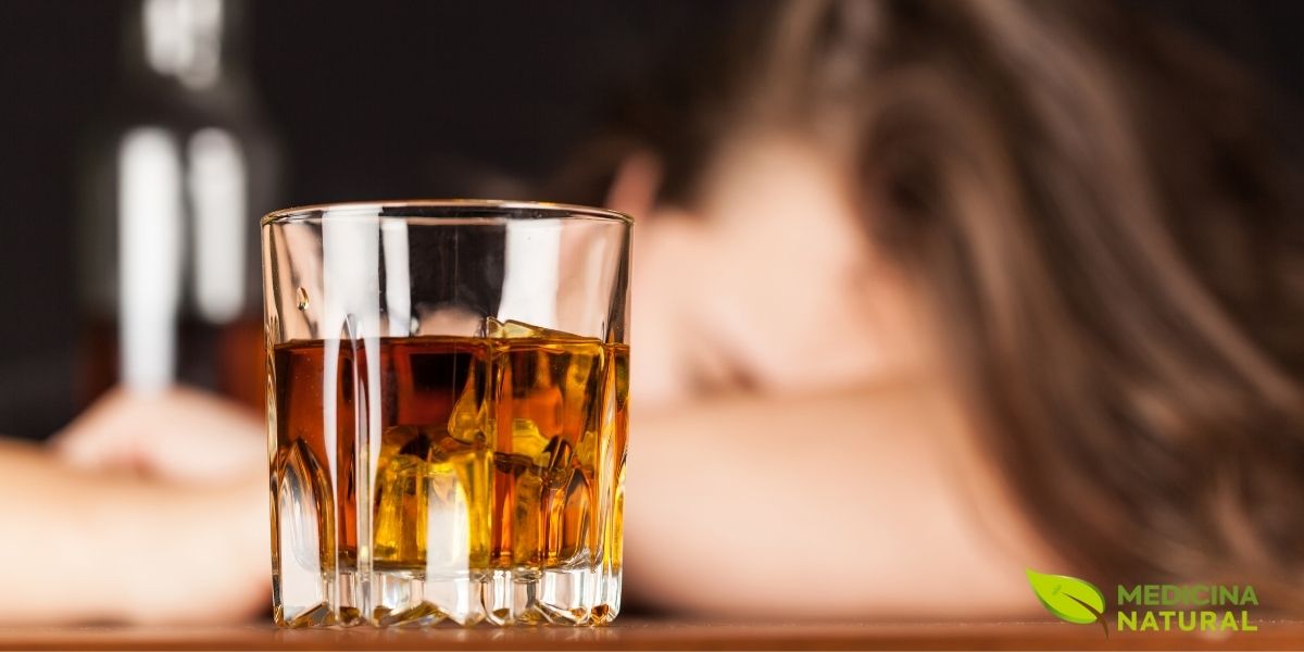 O alcoolismo é uma doença crônica que afeta profundamente a saúde física e mental. Esta imagem representa o sofrimento emocional intenso vivenciado por pessoas que lutam contra a dependência alcoólica. O transtorno do uso de álcool é caracterizado pela perda de controle sobre o consumo, levando a consequências devastadoras nos relacionamentos, trabalho e qualidade de vida. A dependência química altera os circuitos de recompensa do cérebro, criando um ciclo vicioso de compulsão e arrependimento. Buscar tratamento natural e profissional é essencial para romper esse ciclo e recuperar a saúde integral. O alcoolismo é uma doença crônica que afeta profundamente a saúde física e mental. Esta imagem representa o sofrimento emocional intenso vivenciado por pessoas que lutam contra a dependência alcoólica. O transtorno do uso de álcool é caracterizado pela perda de controle sobre o consumo, levando a consequências devastadoras nos relacionamentos, trabalho e qualidade de vida. A dependência química altera os circuitos de recompensa do cérebro, criando um ciclo vicioso de compulsão e arrependimento. Buscar tratamento natural e profissional é essencial para romper esse ciclo e recuperar a saúde integral.