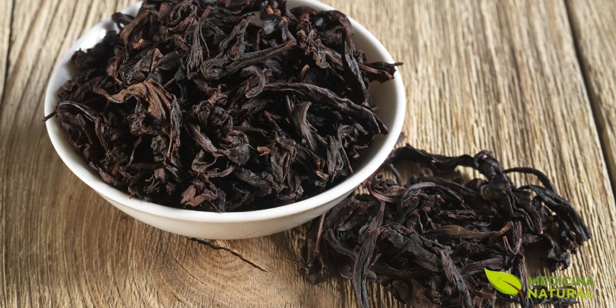 Nível de oxidação 100% (total). O processo-chave inclui maceração e oxidação completa, desenvolvendo corpo e intensidade. O perfil é maltado, robusto e frequentemente frutado. As catequinas ficam mais baixas por conversão em teaflavinas. A cafeína tende a ser alta.