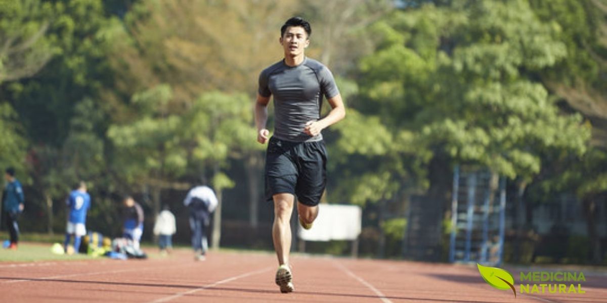 Corredores e outros atletas de endurance podem se beneficiar da L-Carnitina para melhorar a resistência e retardar a fadiga, permitindo um desempenho superior por mais tempo. A suplementação com L-Carnitina pode melhorar a capacidade aeróbica, aumentando o VO2 máximo e permitindo que o atleta mantenha um ritmo mais forte durante a competição.