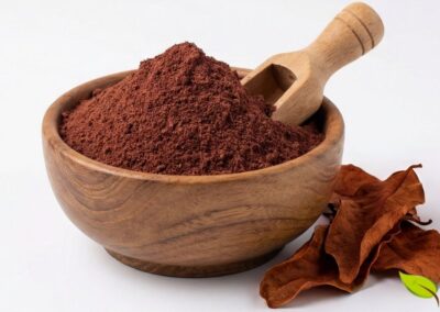 O pó de crajiru é obtido pela moagem das folhas secas e pode ser encapsulado ou adicionado a outras preparações. Esta forma permite padronização da dosagem e é conveniente para quem prefere não preparar chás diariamente. Cápsulas de crajiru oferecem praticidade e dosagem precisa para quem busca os benefícios da planta sem o ritual de preparo do chá. São especialmente úteis para uso prolongado e para pessoas com rotina agitada.