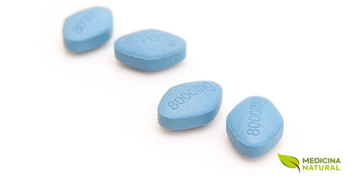 O mercado de suplementos tem variação grande de qualidade, e parte do risco vem de produtos sem padronização, com doses imprecisas ou com contaminantes. Em alguns casos, “viagras naturais” vendidos online já foram associados a presença de fármacos não declarados, o que pode ser perigoso, especialmente para quem usa nitratos ou tem doença cardíaca.