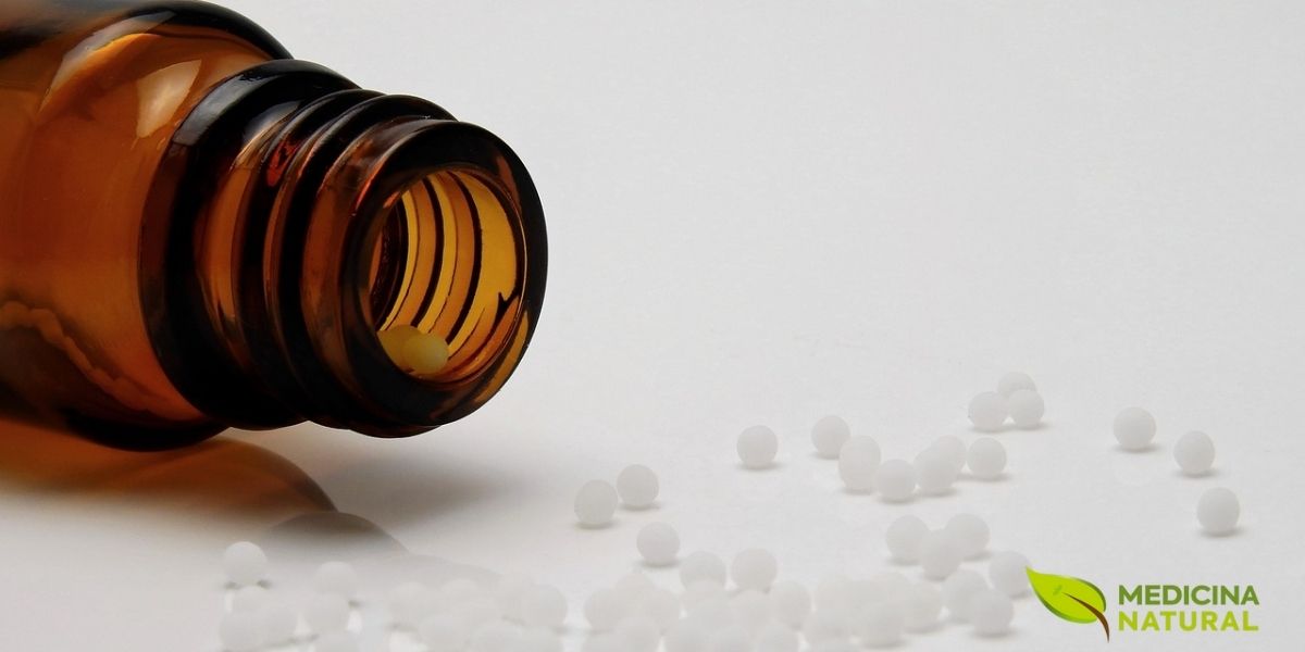 Os glóbulos homeopáticos são pequenas esferas de lactose impregnadas com o medicamento diluído. O Lachesis Muta é administrado dessa forma, permitindo absorção sublingual rápida e eficaz. A dosagem correta e a frequência de uso devem ser determinadas por um homeopata qualificado para garantir os melhores resultados terapêuticos.