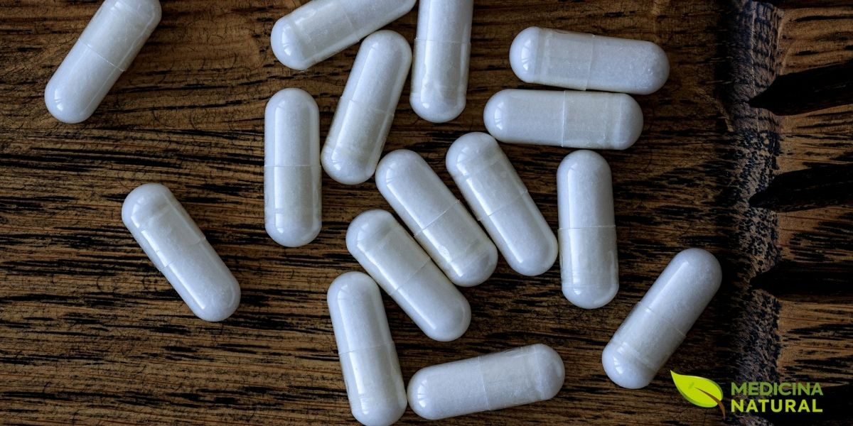 As cápsulas de L-Carnitina oferecem uma forma conveniente e pré-dosada de consumir este importante nutriente. Facilita o transporte de gorduras para as mitocôndrias, transformando-as em energia. Este formato é ideal para quem tem uma rotina agitada e busca os benefícios da L-Carnitina para a performance atlética, saúde cardiovascular e auxílio no controle de peso de forma prática.