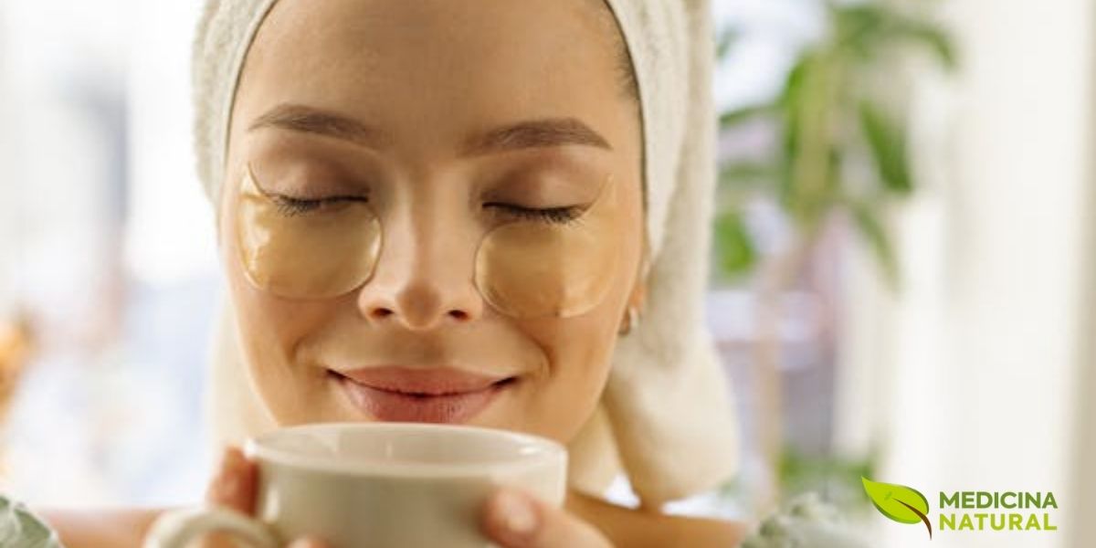 A rotina de cuidados com a pele pode incluir o consumo de chá verde enquanto se aplicam máscaras e tratamentos. O chá verde oferece benefícios tanto quando consumido quanto quando aplicado topicamente, ajudando a reduzir inchaço, combater radicais livres e promover uma pele mais saudável e radiante.