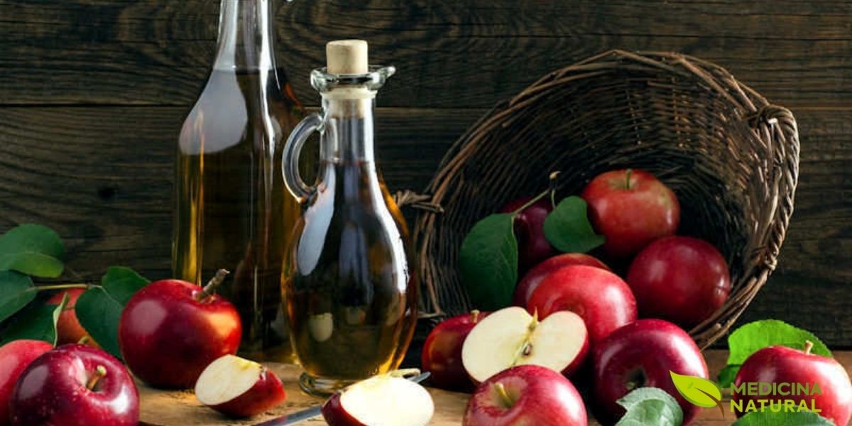 O vinagre de maçã é conhecido por sua capacidade de promover a saciedade e auxiliar na digestão de gorduras. Consumir uma pequena quantidade diluída em água antes das refeições pode ajudar a controlar o apetite. Além de seus benefícios para a perda de peso, o vinagre de maçã contribui para o equilíbrio do pH do corpo e possui propriedades antimicrobianas. É um ingrediente versátil para a saúde e a culinária.
